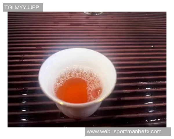 斯科尔斯艾特利马转变话题为表现喝茶不加糖的幽默瞬间 斯科尔斯艾特利马转变话题为表现喝茶不加糖的幽默瞬间