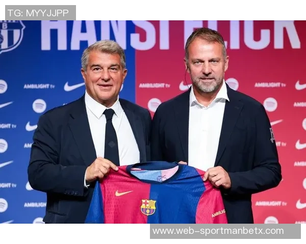 弗里克手握加维球衣与西超杯奖杯合影球员现场观战决赛引关注 弗里克手握加维球衣与西超杯奖杯合影球员现场观战决赛引关注