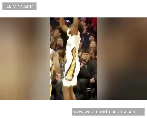 埃奇库姆高空起飞挑战米切罗虽未成功却成功造成犯规 埃奇库姆高空起飞挑战米切罗虽未成功却成功造成犯规